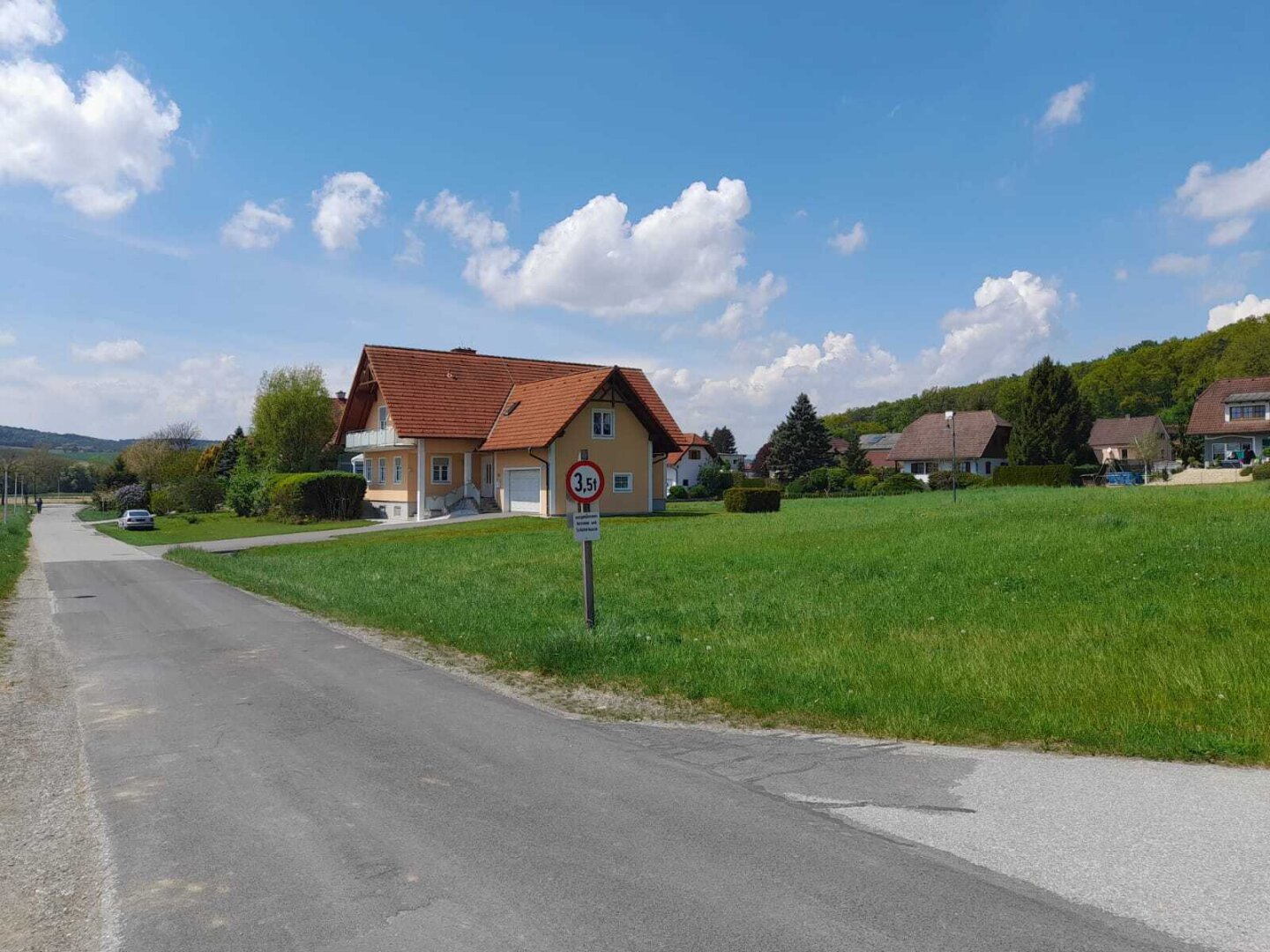 Sonniges, ebenes Baugrundstück in schöner Wohnlage