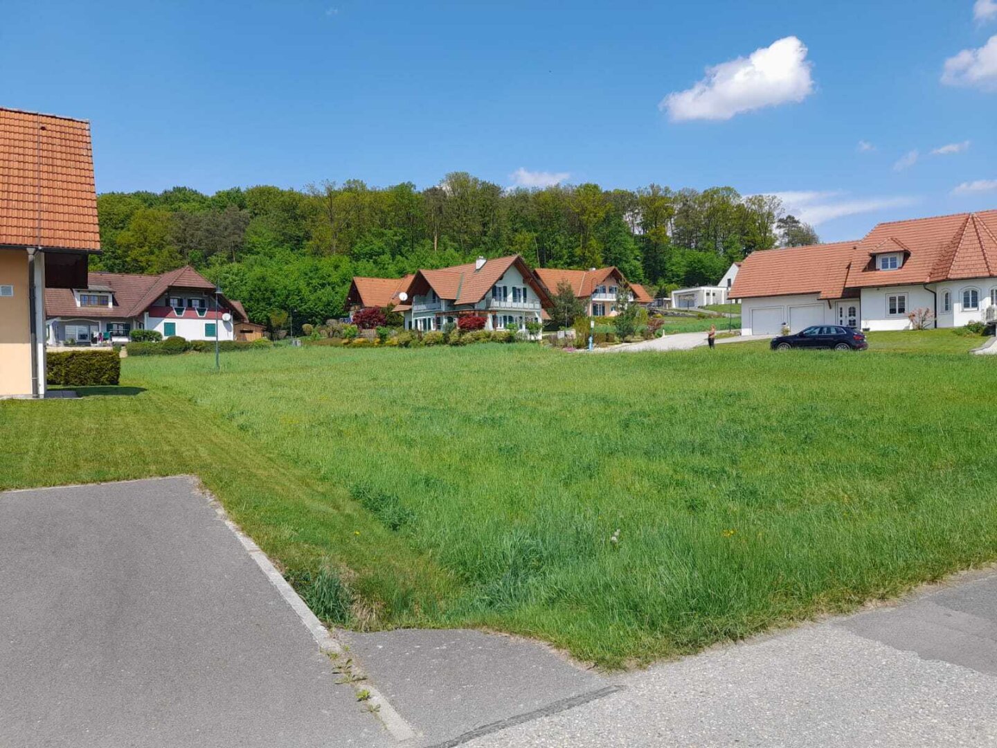 Sonniges, ebenes Baugrundstück in schöner Wohnlage