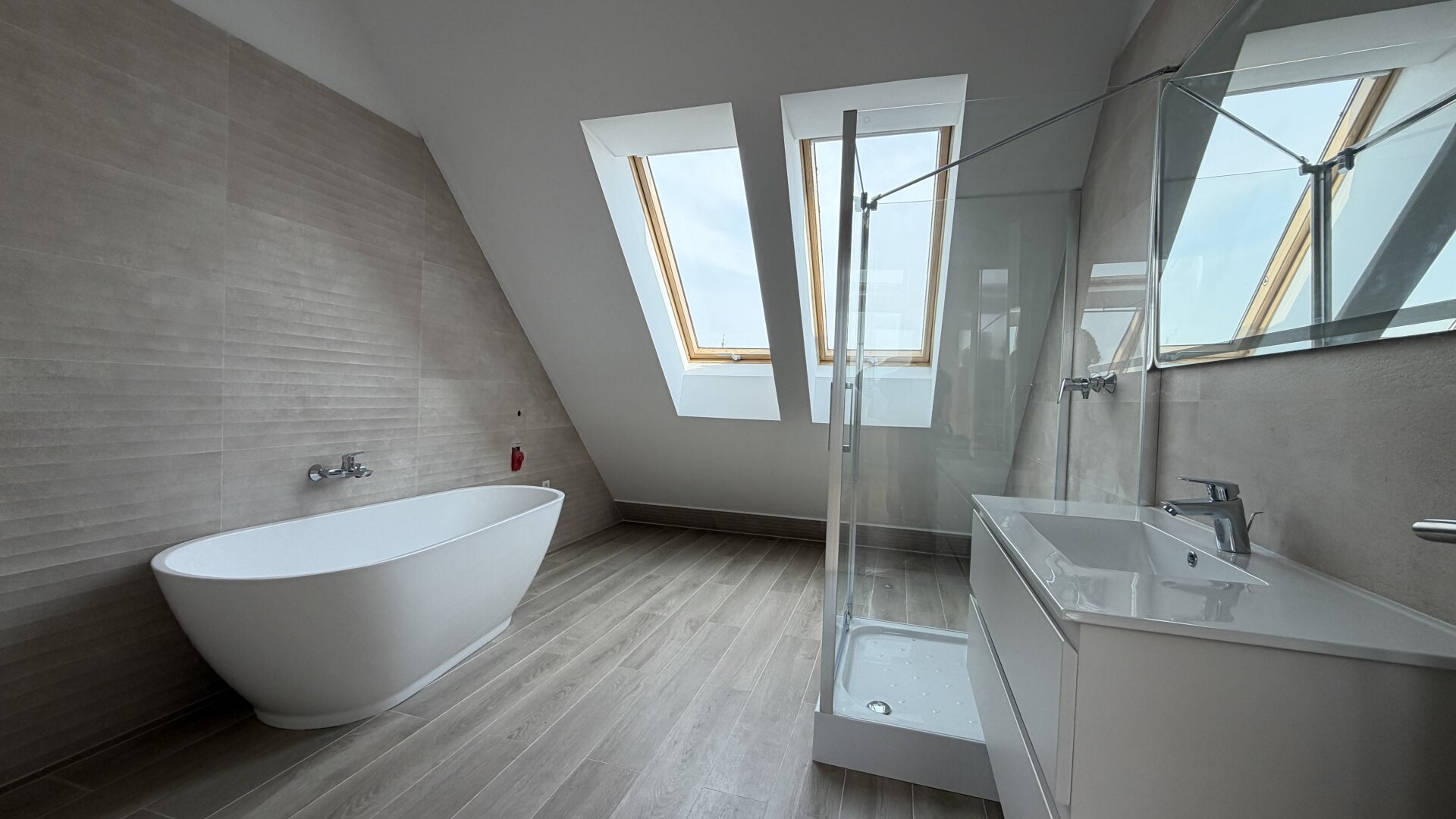 141 m² Maisonette im Dach | 3 Min. zur U6 | Nähe Volksoper — 1180 Wien