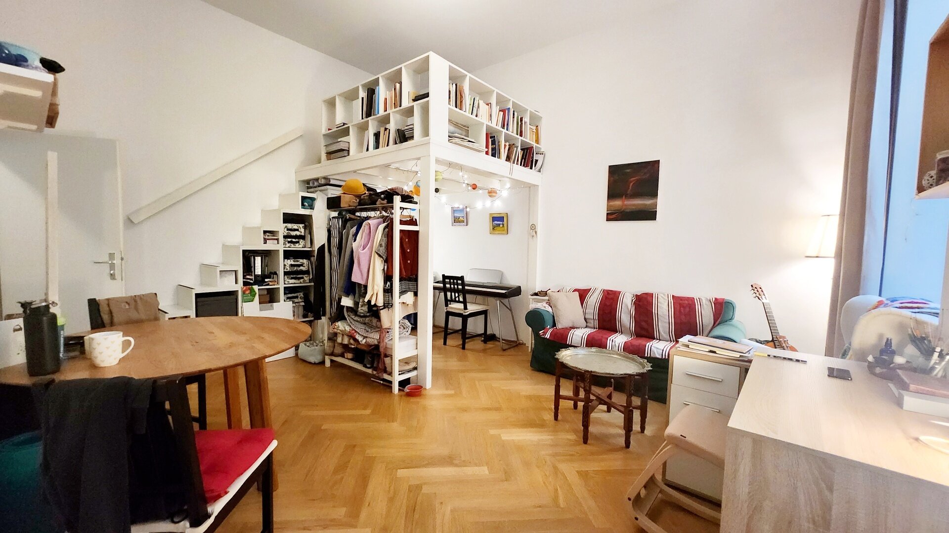Unbefristete Loggia-Wohnung im 7. Bezirk mit Hochwertige maßgefertigtes Hochbett vom Tischler