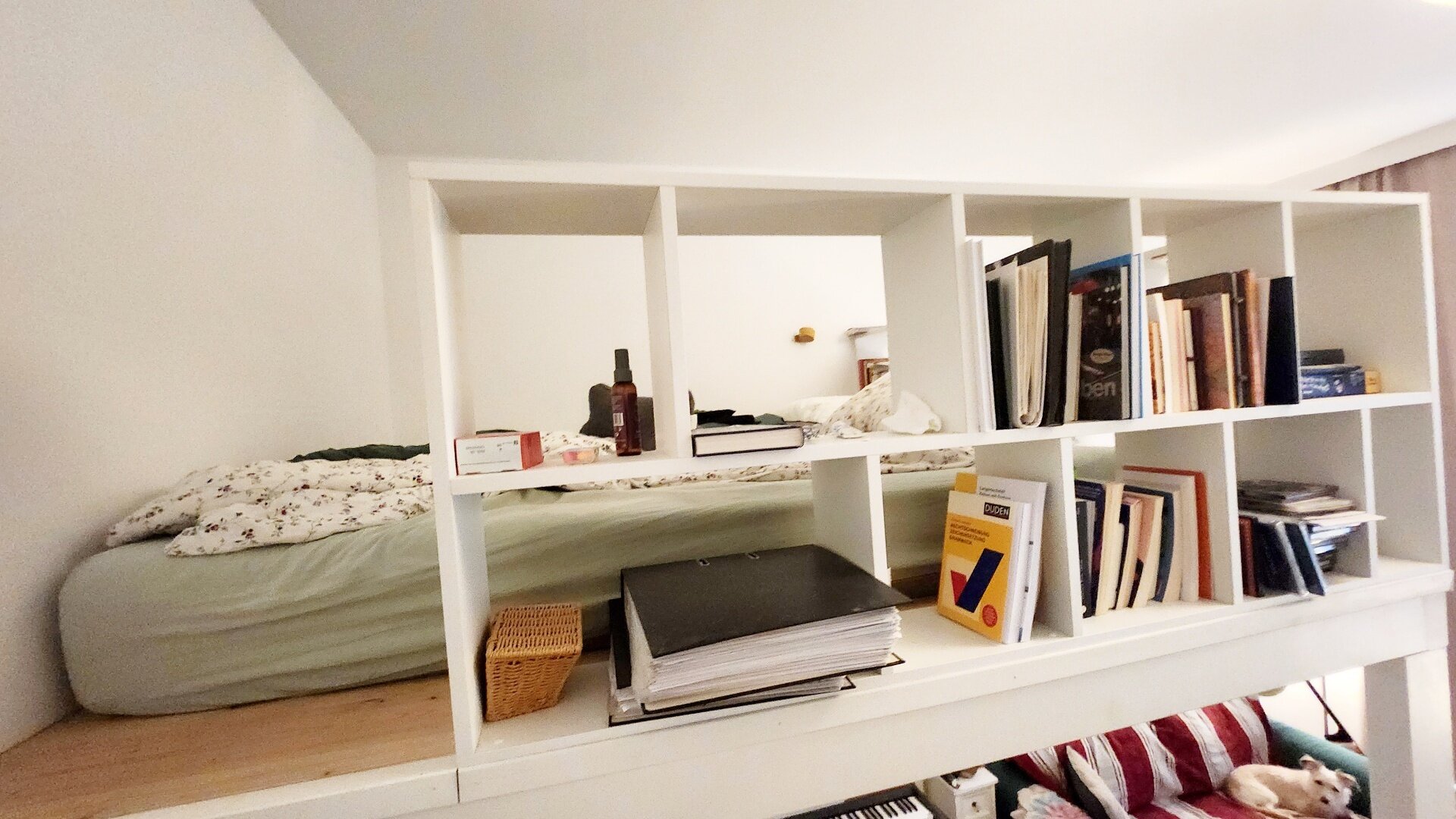 Unbefristete Loggia-Wohnung im 7. Bezirk mit Hochwertige maßgefertigtes Hochbett vom Tischler