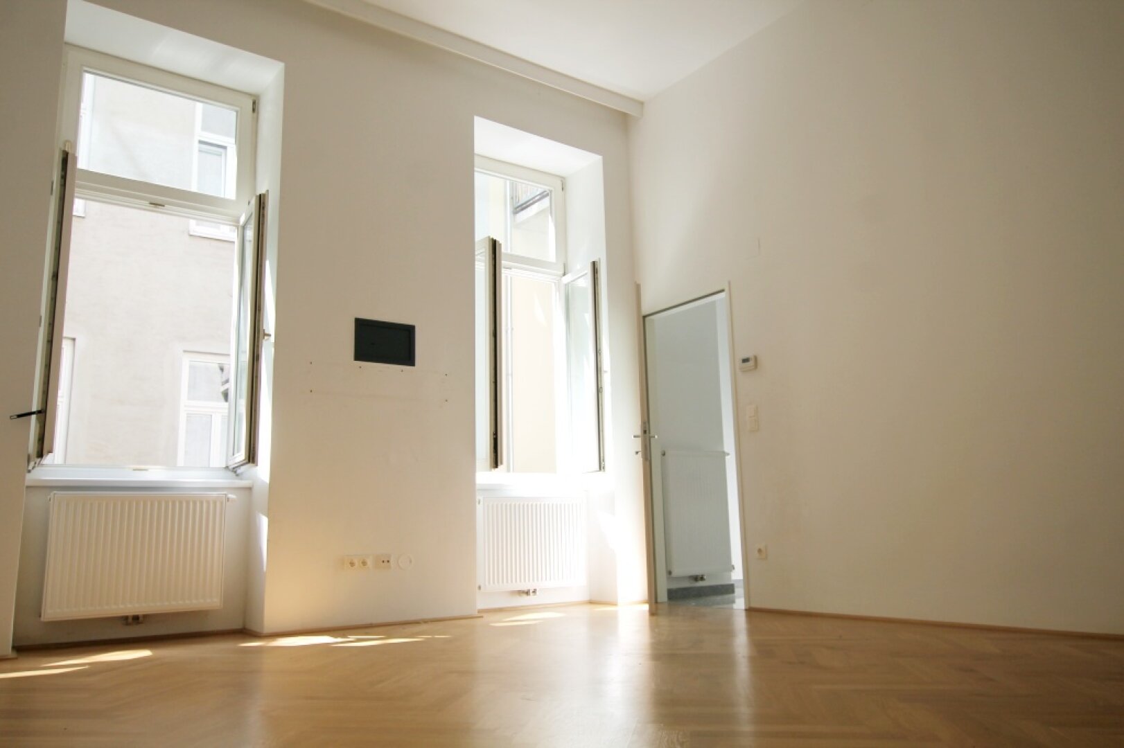 Unbefristete Loggia-Wohnung im 7. Bezirk mit Hochwertige maßgefertigtes Hochbett vom Tischler