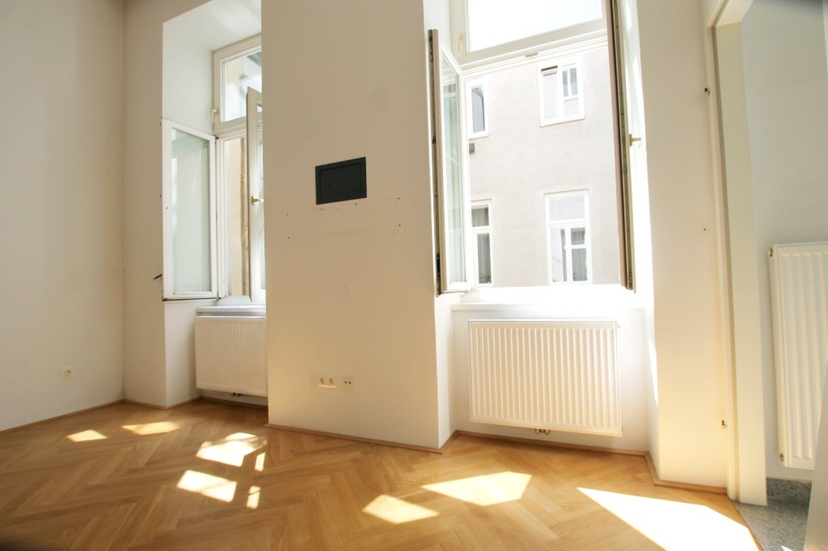 Unbefristete Loggia-Wohnung im 7. Bezirk mit Hochwertige maßgefertigtes Hochbett vom Tischler