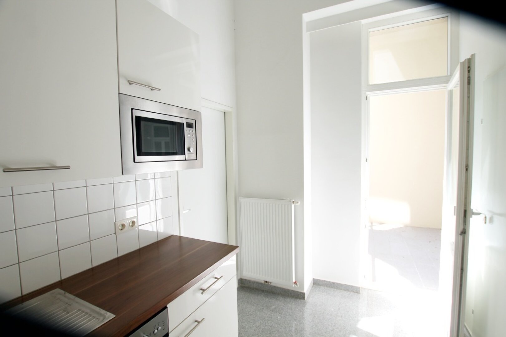 Unbefristete Loggia-Wohnung im 7. Bezirk mit Hochwertige maßgefertigtes Hochbett vom Tischler