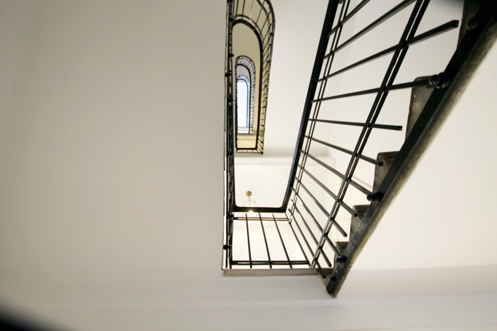 Unbefristete Loggia-Wohnung im 7. Bezirk mit Hochwertige maßgefertigtes Hochbett vom Tischler