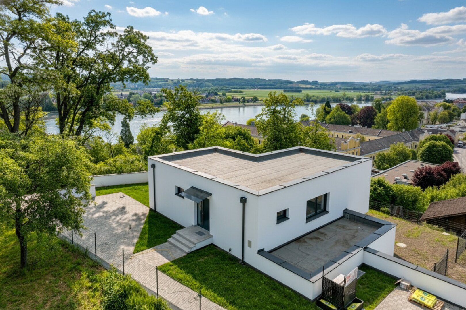 Einzigartige Neubauvilla mit Pool und herrlichen Donaublick!