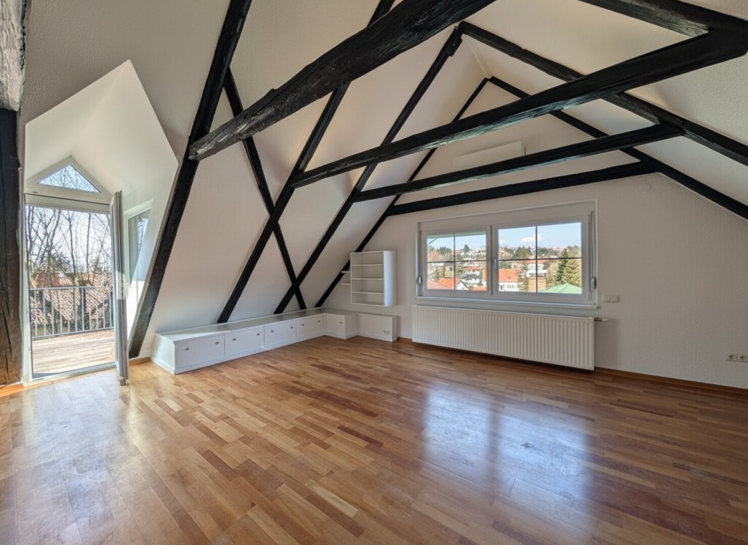 Zugang zur fast 17 m² großen Dachterrasse