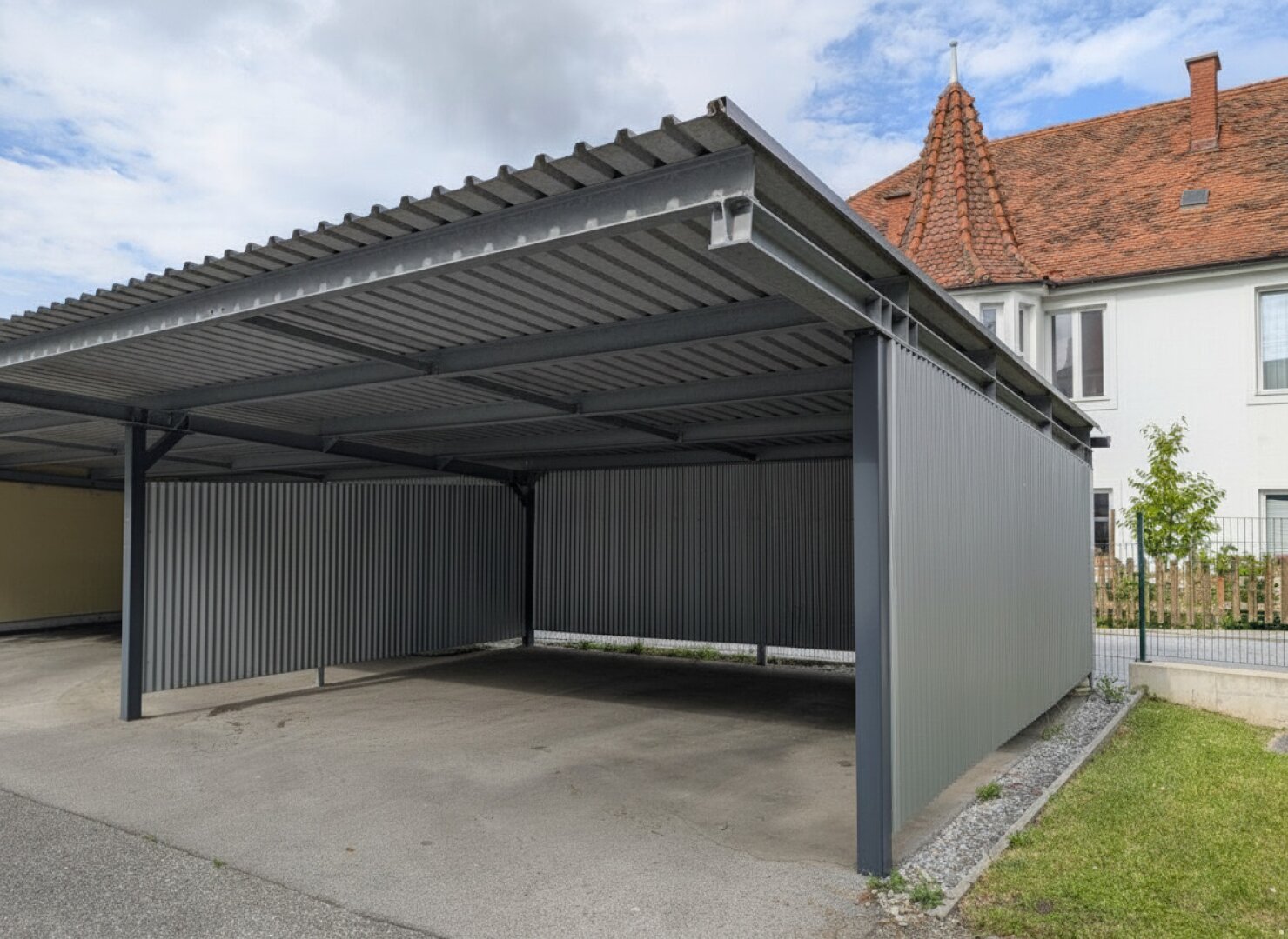 Carport: 1 Stellplatz im Kaufpreis inkludiert
