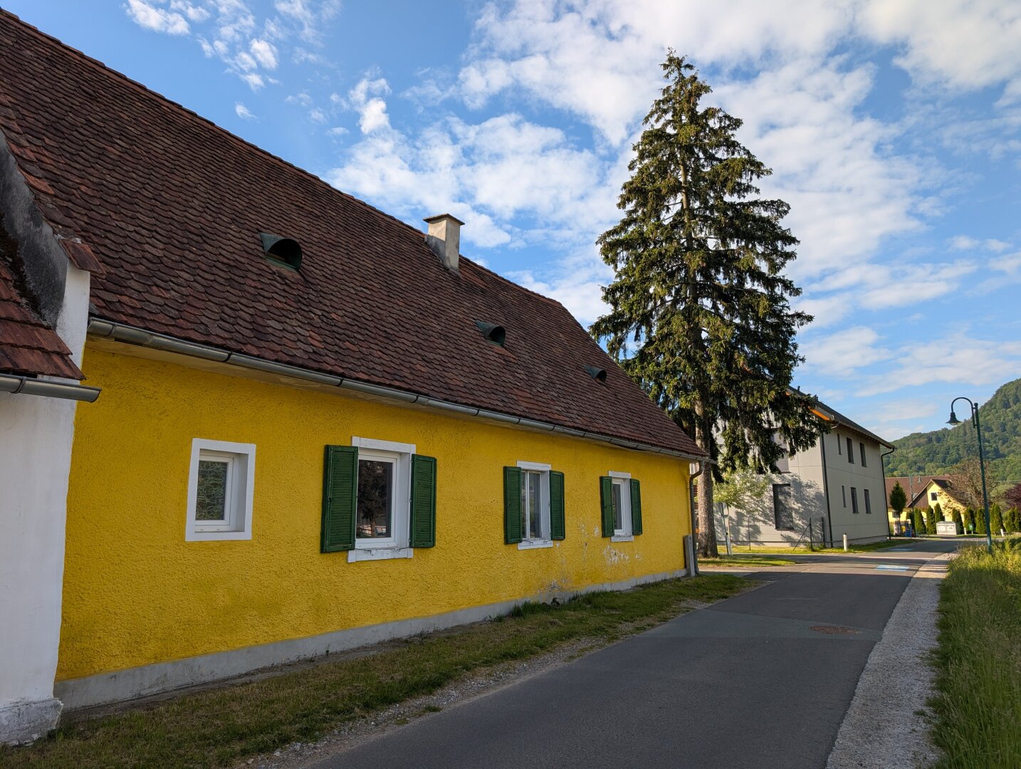 Wohnhaus straßenseitig