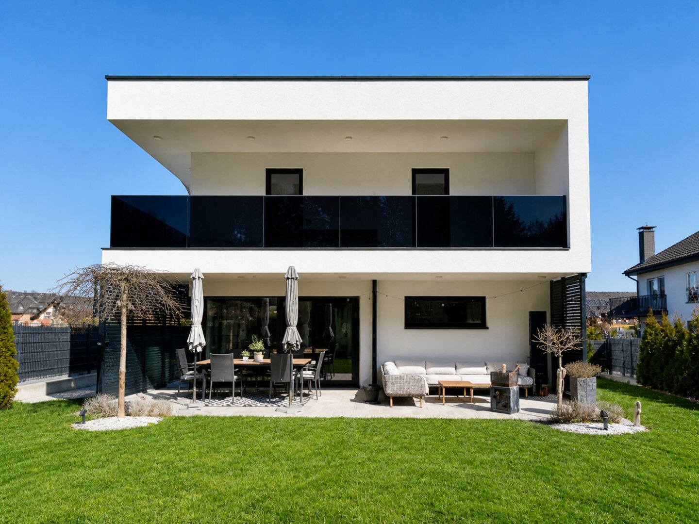 FAMILIENTRAUM: Exklusives Einfamilienhaus mit Doppelcarport und E-Ladestation - KLIMATISIERT
