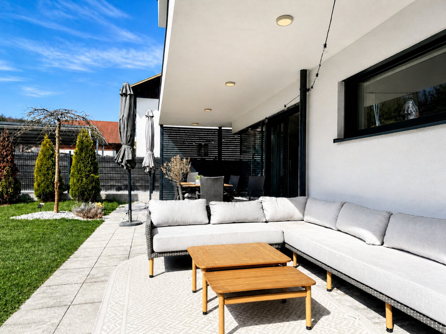 KLIMATISIERT: Sonniges Einfamilienhaus mit Doppelcarport und E-Ladestation