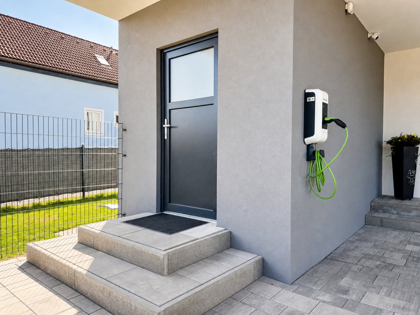 KLIMATISIERT: Sonniges Einfamilienhaus mit Doppelcarport und E-Ladestation
