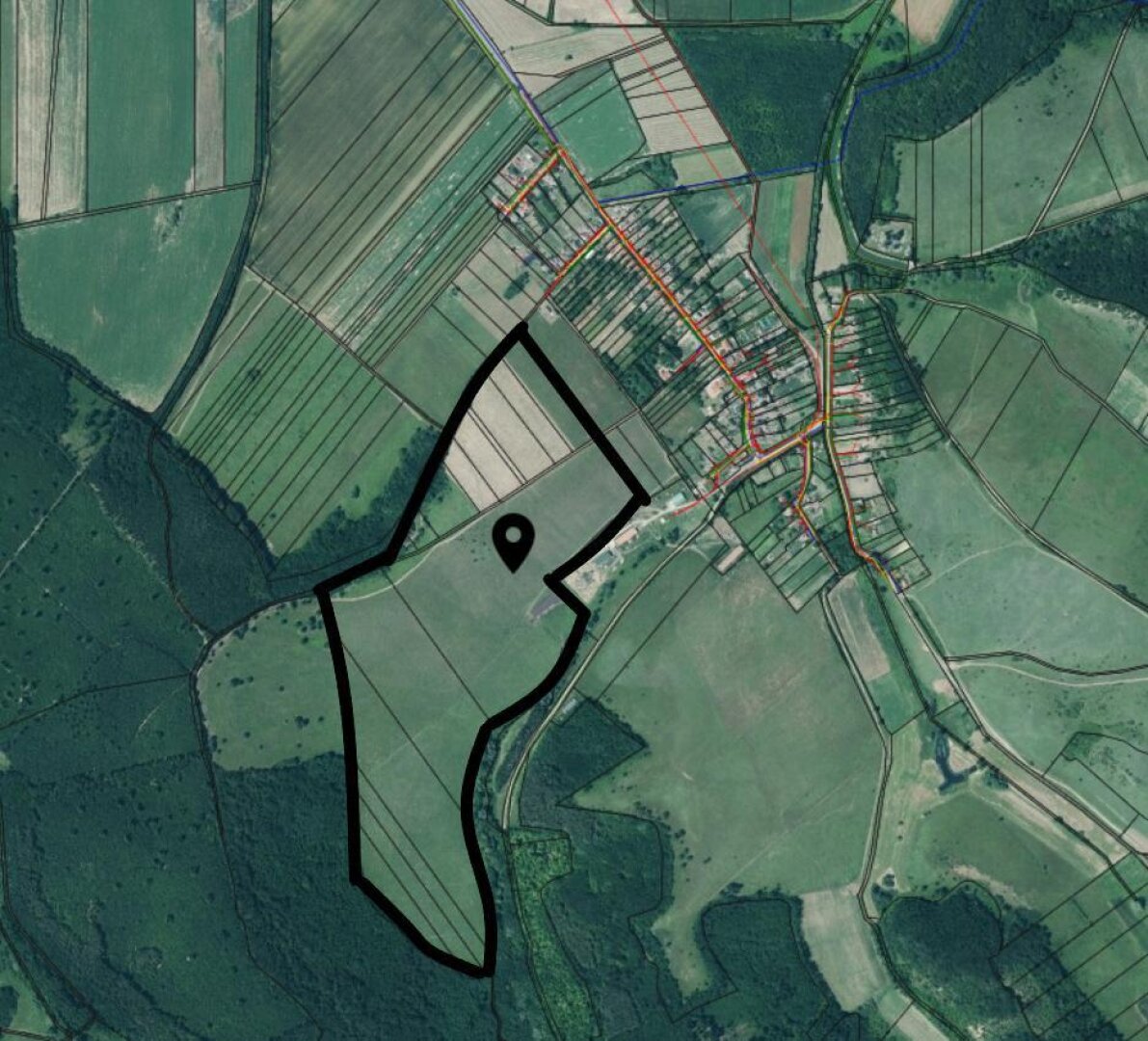 Iliny Ortofoto mit Grundstücksgrenze