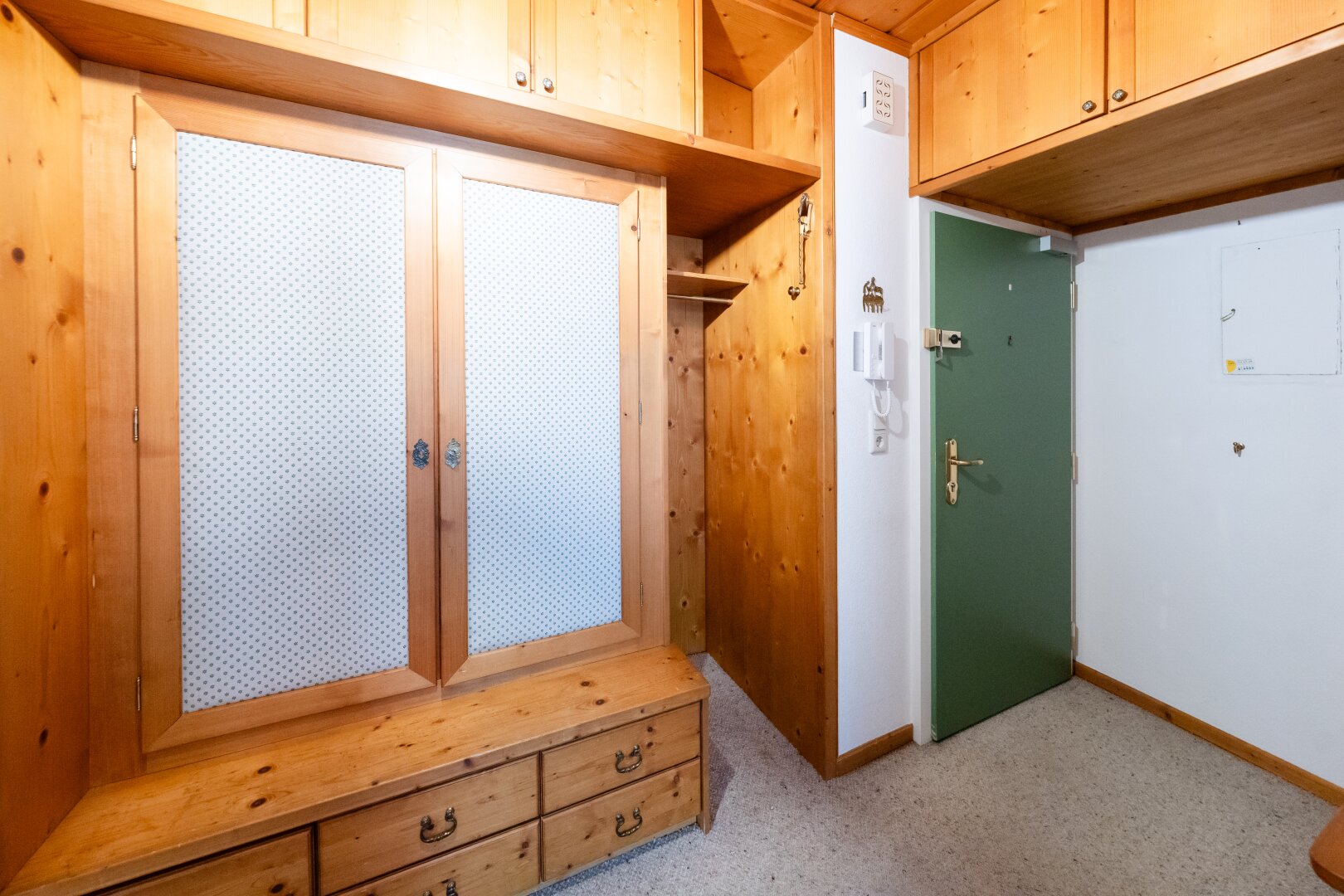 Sanierungsbedürftige 3-Zimmer-Wohnung in Toplage nahe LKH – Wohnen am Waldrand