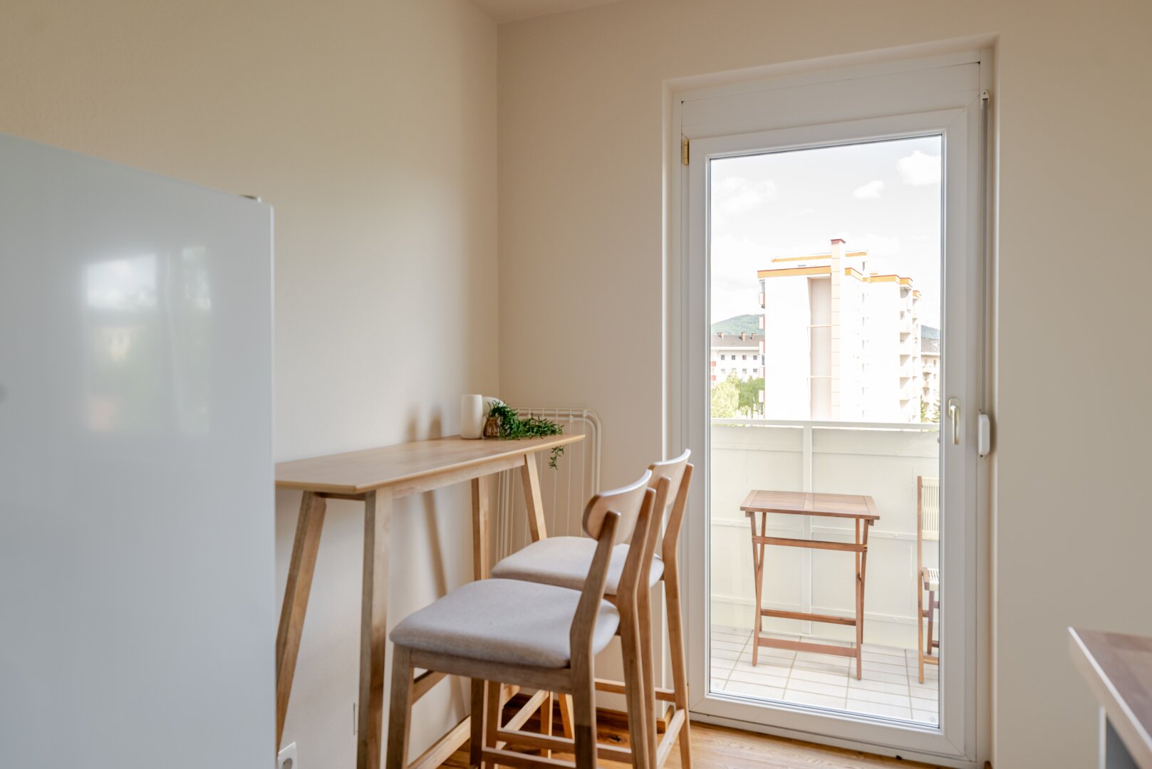 Sofort einziehen und wohlfühlen: Möblierte 2-Zimmer-Wohnung mit Balkon