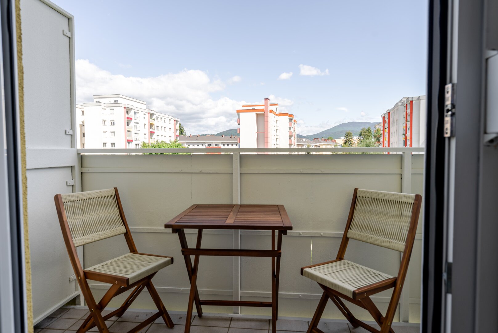 Sofort einziehen und wohlfühlen: Möblierte 2-Zimmer-Wohnung mit Balkon