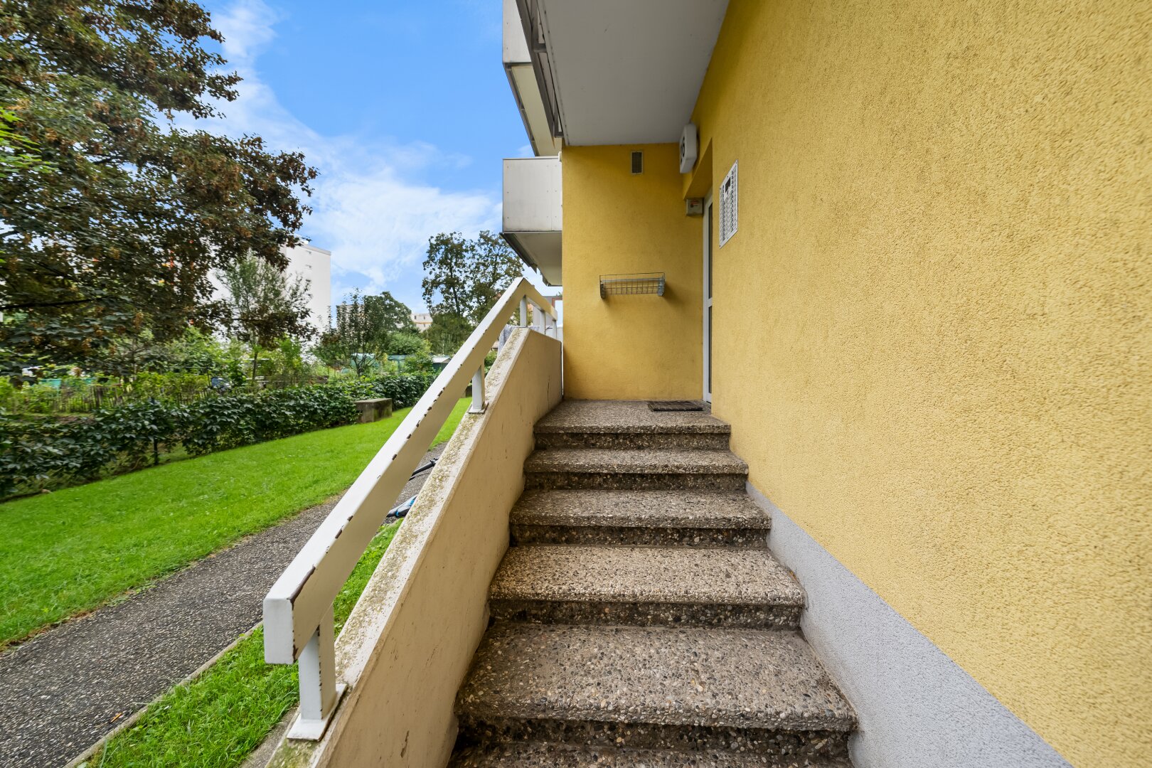 Sofort einziehen und wohlfühlen: Möblierte 2-Zimmer-Wohnung mit Balkon