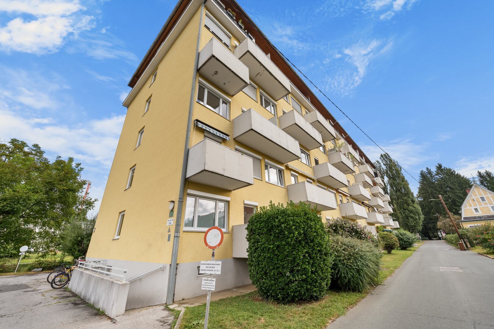 Sofort einziehen und wohlfühlen: Möblierte 2-Zimmer-Wohnung mit Balkon