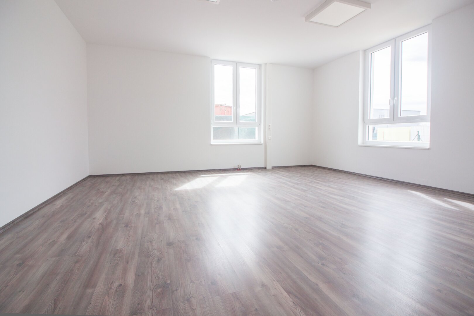 BÜRO mit ALL INCLUSIVE MIETE | flexible Größen von ca. 24 m² - 80 m² | mit Parkplätzen, schönem Foyer, Teeküche
