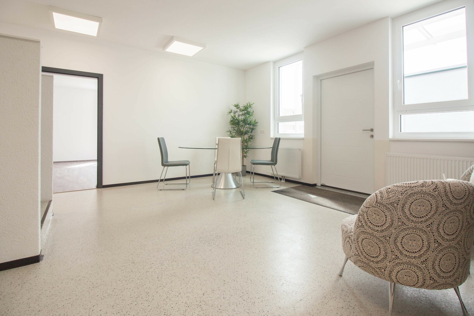 BÜRO mit ALL INCLUSIVE MIETE | flexible Größen von ca. 24 m² - 80 m² | mit Parkplätzen, schönem Foyer, Teeküche