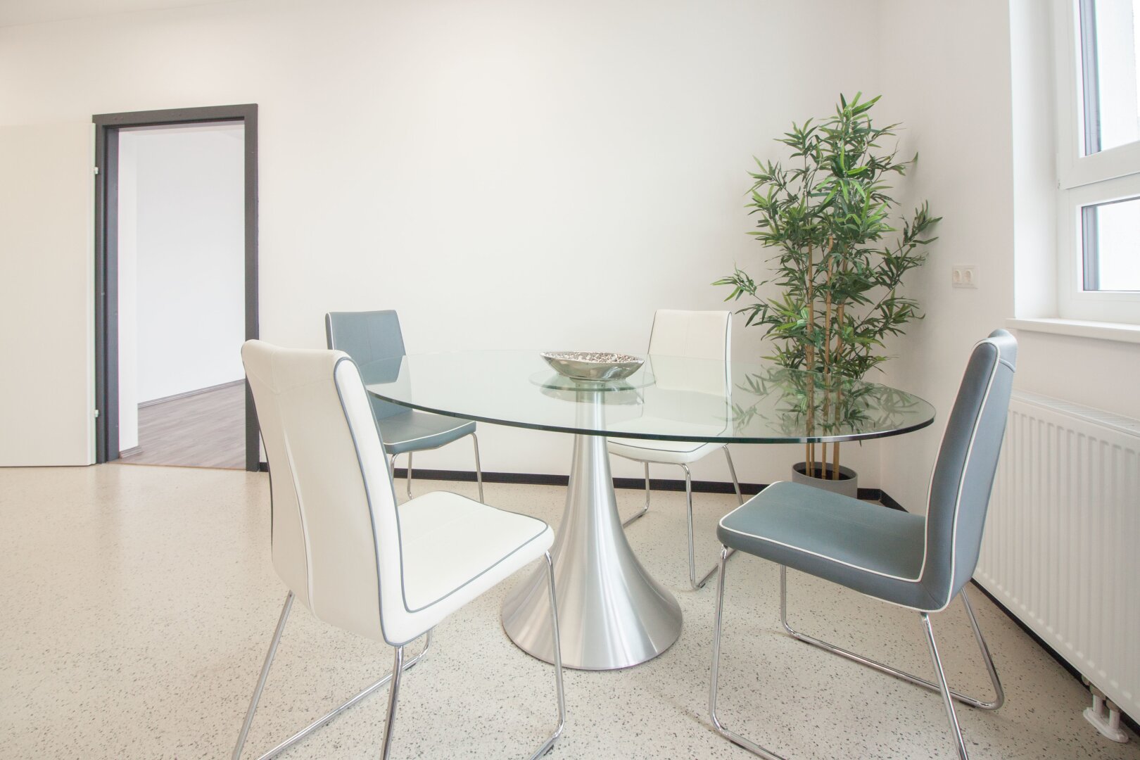 BÜRO mit ALL INCLUSIVE MIETE | flexible Größen von ca. 24 m² - 80 m² | mit Parkplätzen, schönem Foyer, Teeküche