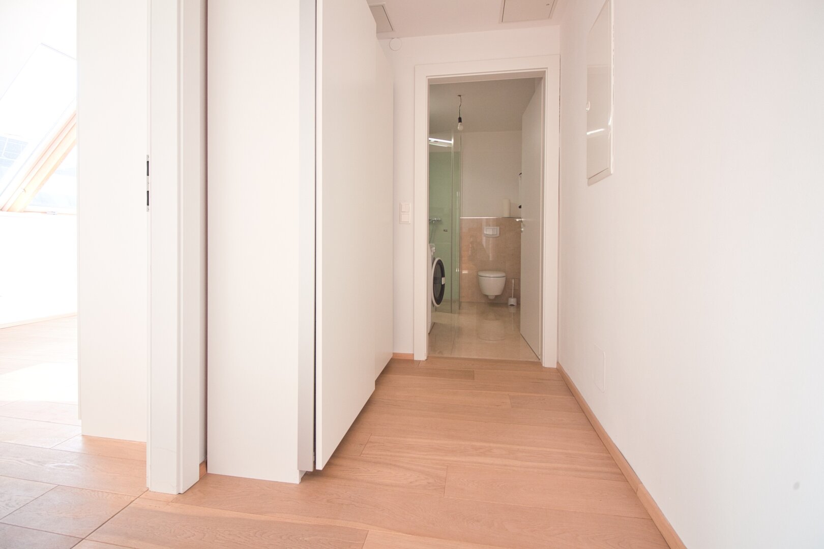 2015 ausgebaute, helle Maisonette-Wohnung mit 2 Bädern | ~ 20 m² große, private Terrasse direkt auf Wohnebene | Nahe Elterleinplatz