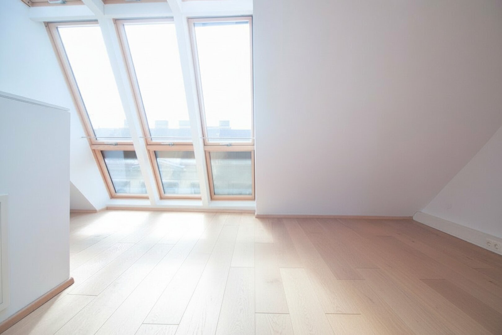 2015 ausgebaute, helle Maisonette-Wohnung mit 2 Bädern | ~ 20 m² große, private Terrasse direkt auf Wohnebene | Nahe Elterleinplatz