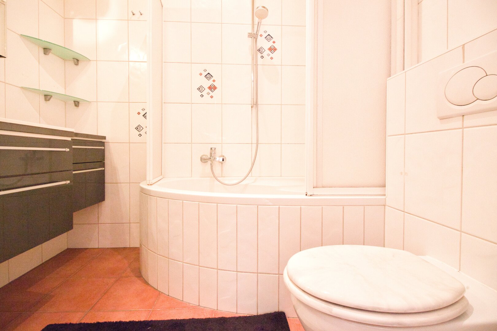 Gut geschnittene, lichtdurchflutete Maisonette mit Kamin & Südbalkon | 111 m² auf zwei Ebenen | inkl. Stellplatz