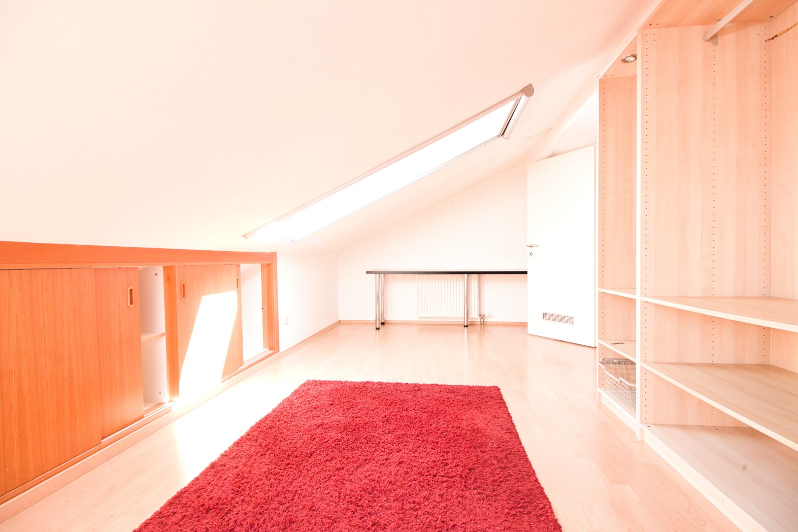 Gut geschnittene, lichtdurchflutete Maisonette mit Kamin & Südbalkon | 111 m² auf zwei Ebenen | inkl. Stellplatz