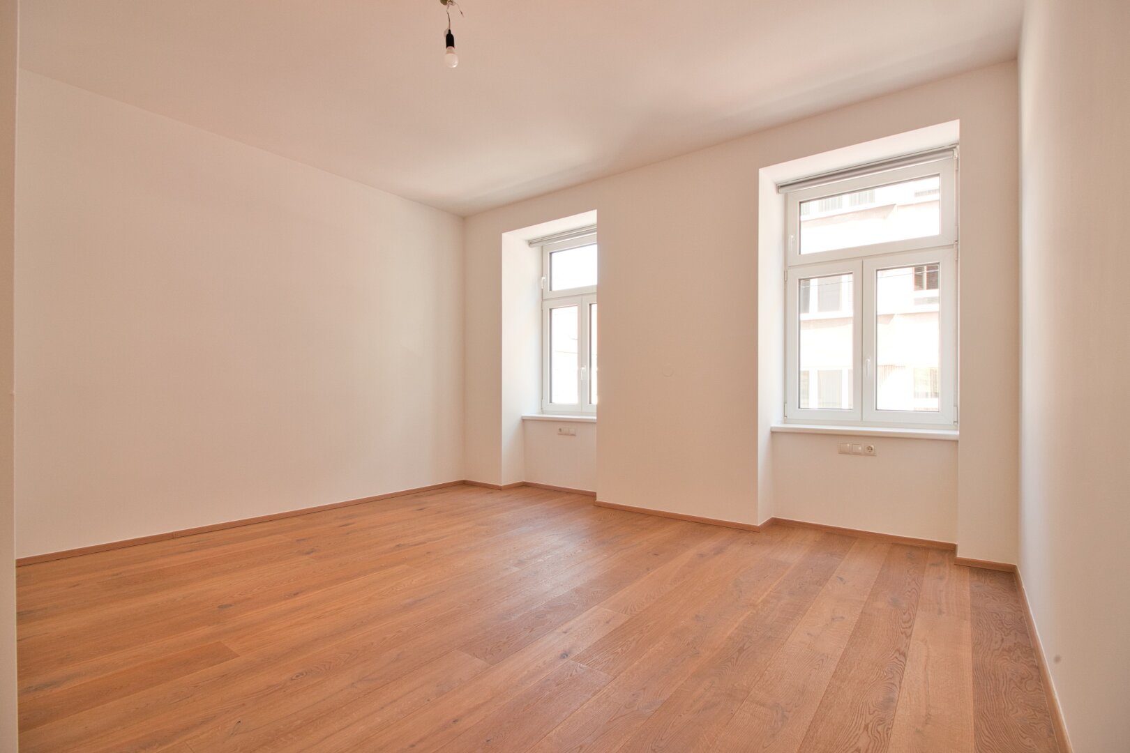 Wunderschöne 3-Zimmer-Altbauwohnung mit Parkettböden | Wohnküche | großes Bad mit Dusche und Badewanne