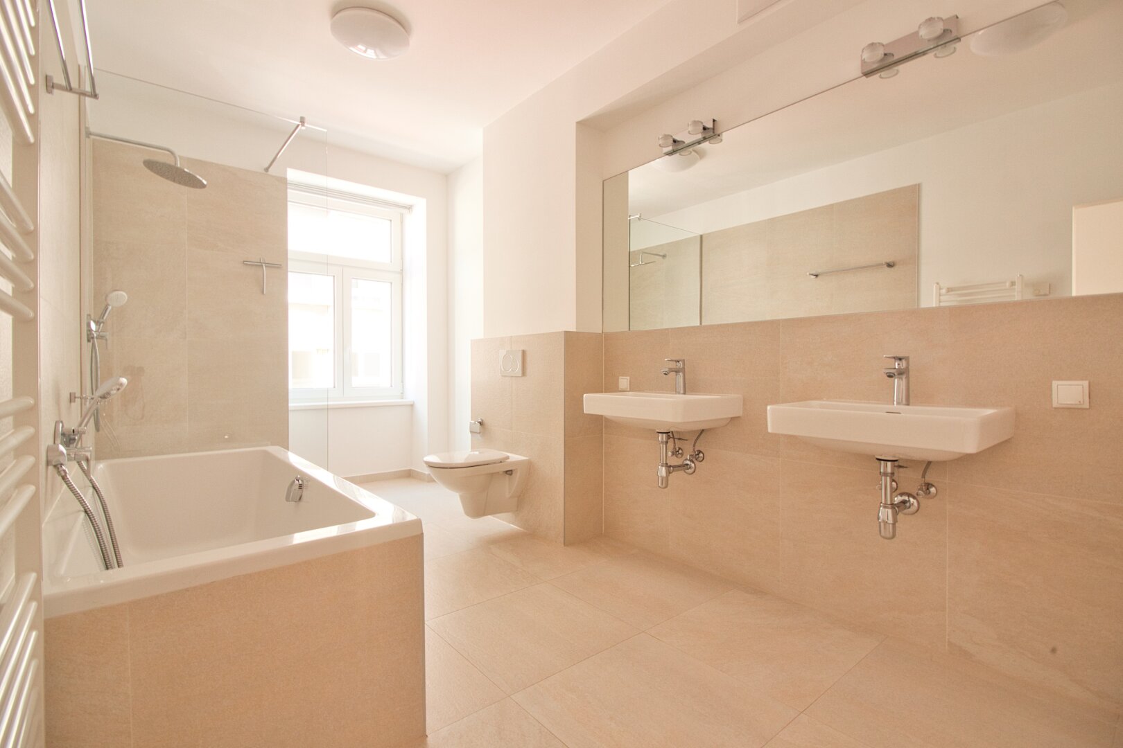 Wunderschöne 3-Zimmer-Altbauwohnung mit Parkettböden | Wohnküche | großes Bad mit Dusche und Badewanne