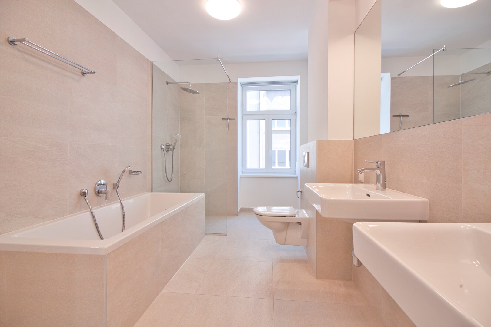 Wunderschöne 3-Zimmer-Altbauwohnung mit Parkettböden | Wohnküche | großes Bad mit Dusche und Badewanne