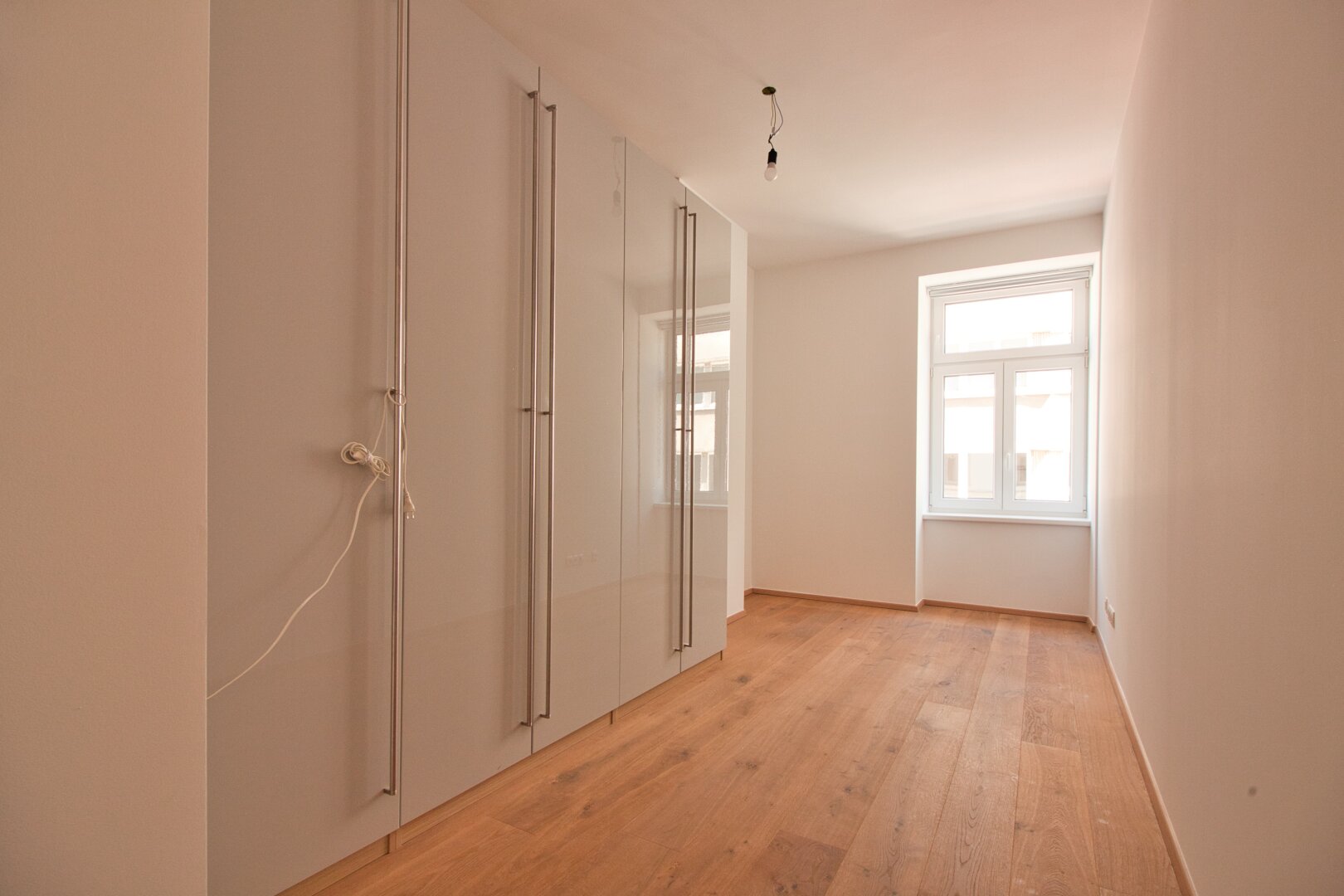 Wunderschöne 3-Zimmer-Altbauwohnung mit Parkettböden | Wohnküche | großes Bad mit Dusche und Badewanne