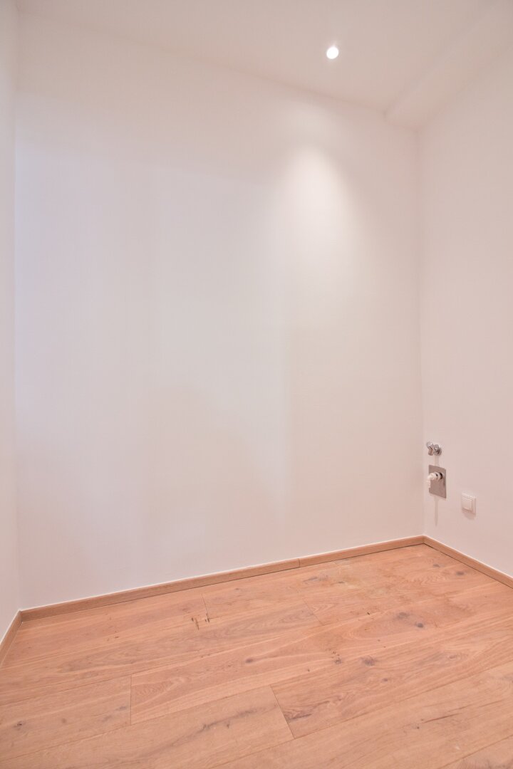Wunderschöne 3-Zimmer-Altbauwohnung mit Parkettböden | Wohnküche | großes Bad mit Dusche und Badewanne