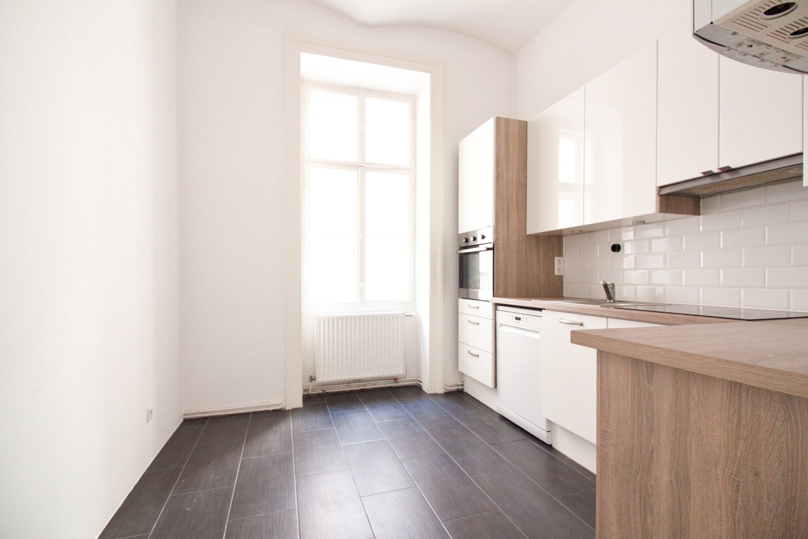 Wunderschöne 2 Zimmer-Altbauwohnung mit separater Küche | TOP Lage | U-Bahn Nähe | Innenhof