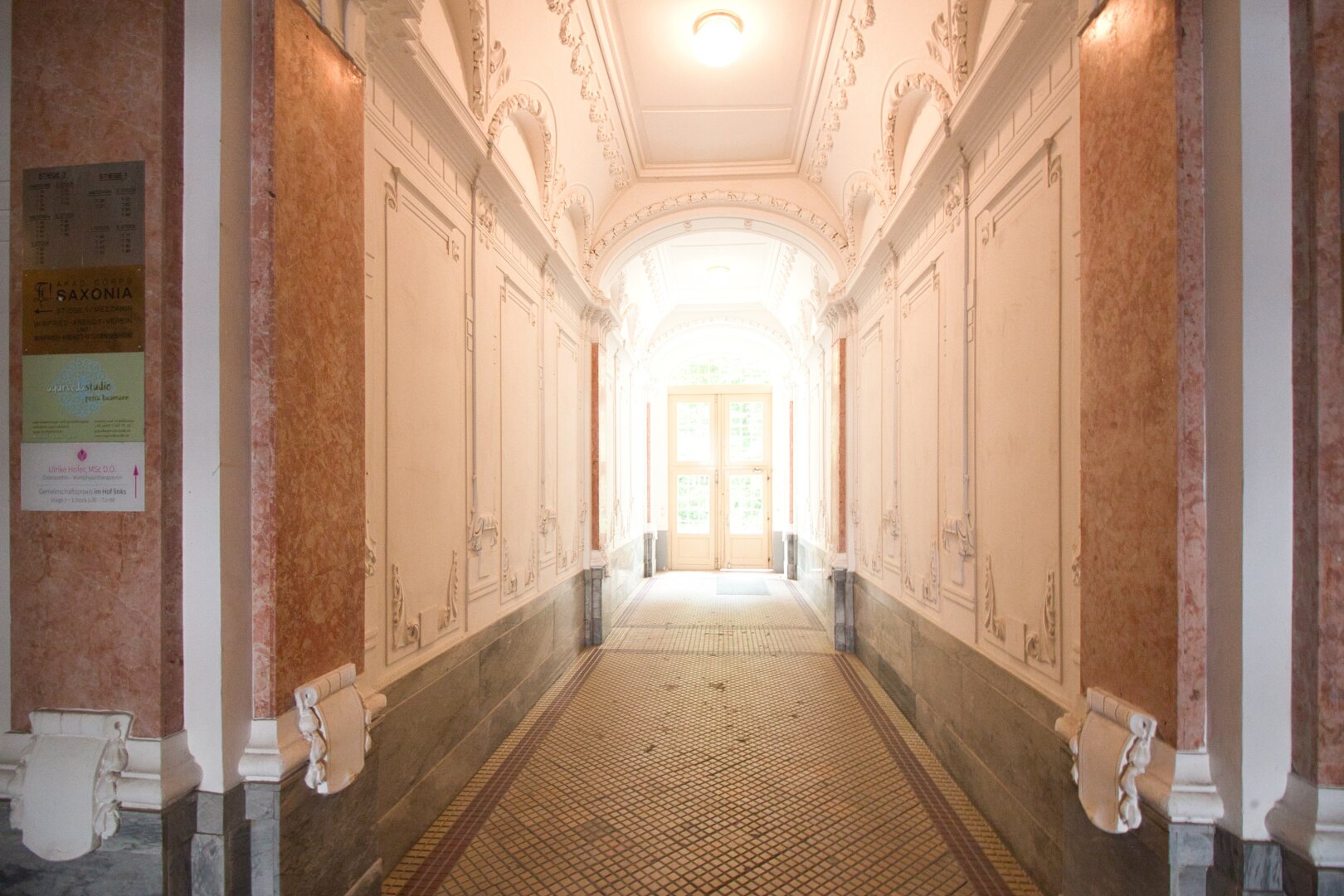 Wunderschöne 2 Zimmer-Altbauwohnung mit separater Küche | TOP Lage | U-Bahn Nähe | Innenhof
