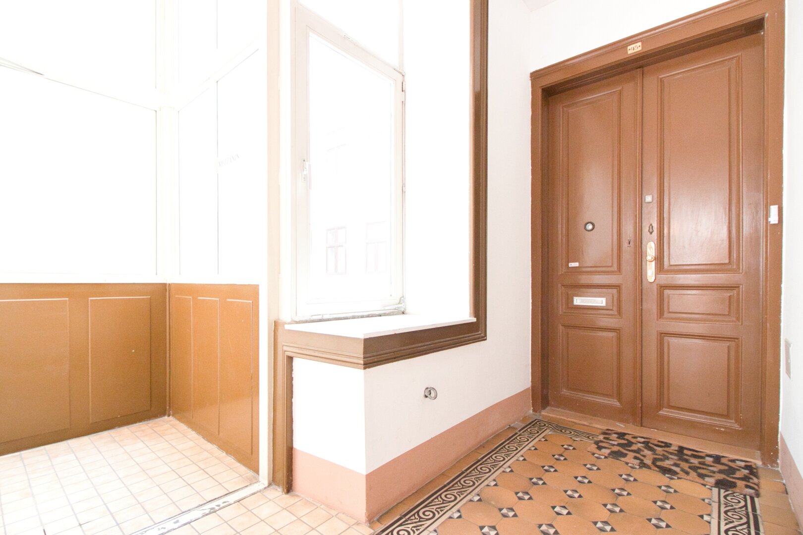 Wunderschöne 2 Zimmer-Altbauwohnung mit separater Küche | TOP Lage | U-Bahn Nähe | Innenhof
