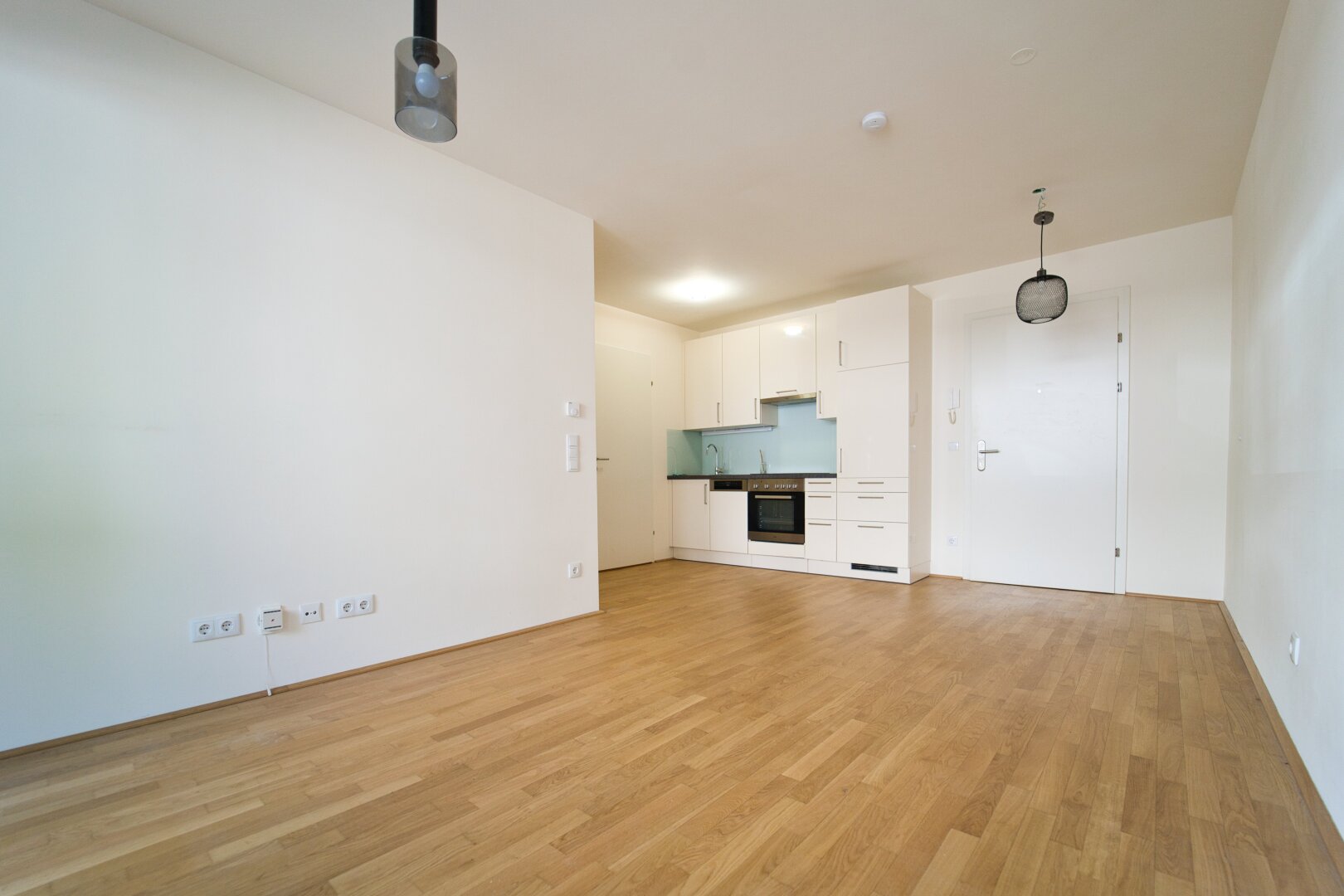 Moderne 2-Zimmer-Wohnung mit Loggia | Erdgeschoß | U1 Station Neulaa