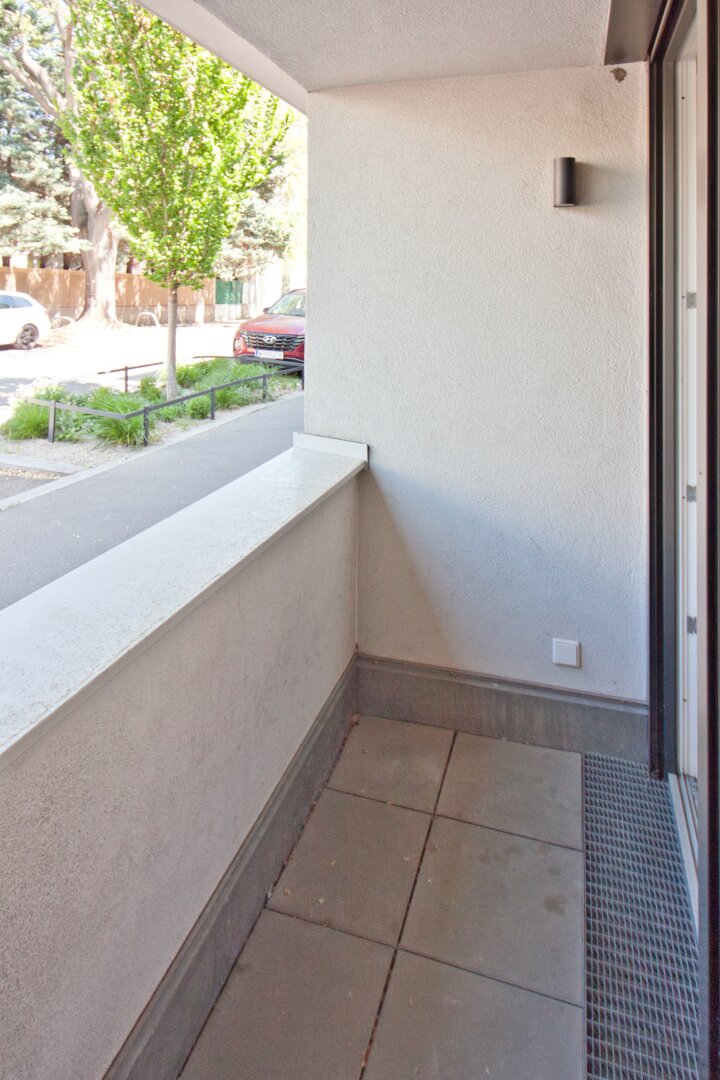 Moderne 2-Zimmer-Wohnung mit Loggia | Erdgeschoß | U1 Station Neulaa