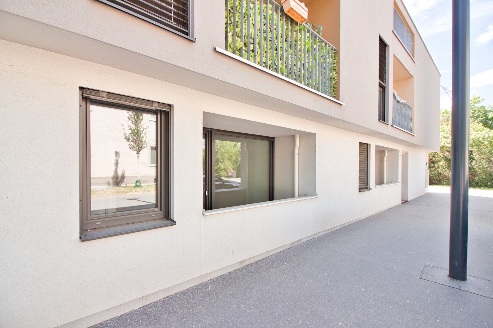 Moderne 2-Zimmer-Wohnung mit Loggia | Erdgeschoß | U1 Station Neulaa