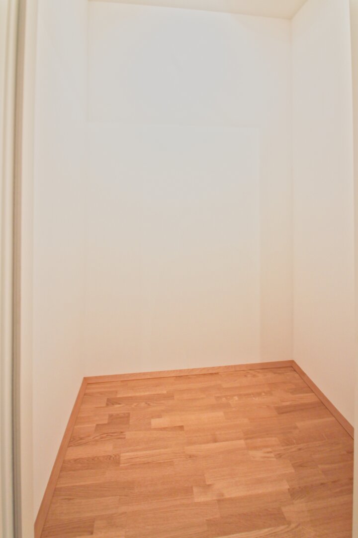 Sonnige DG-Wohnung mit offenem, zentralem Grundriss | 10. Stock mit privater Terrasse & Fernblick | inkl. moderner Küche