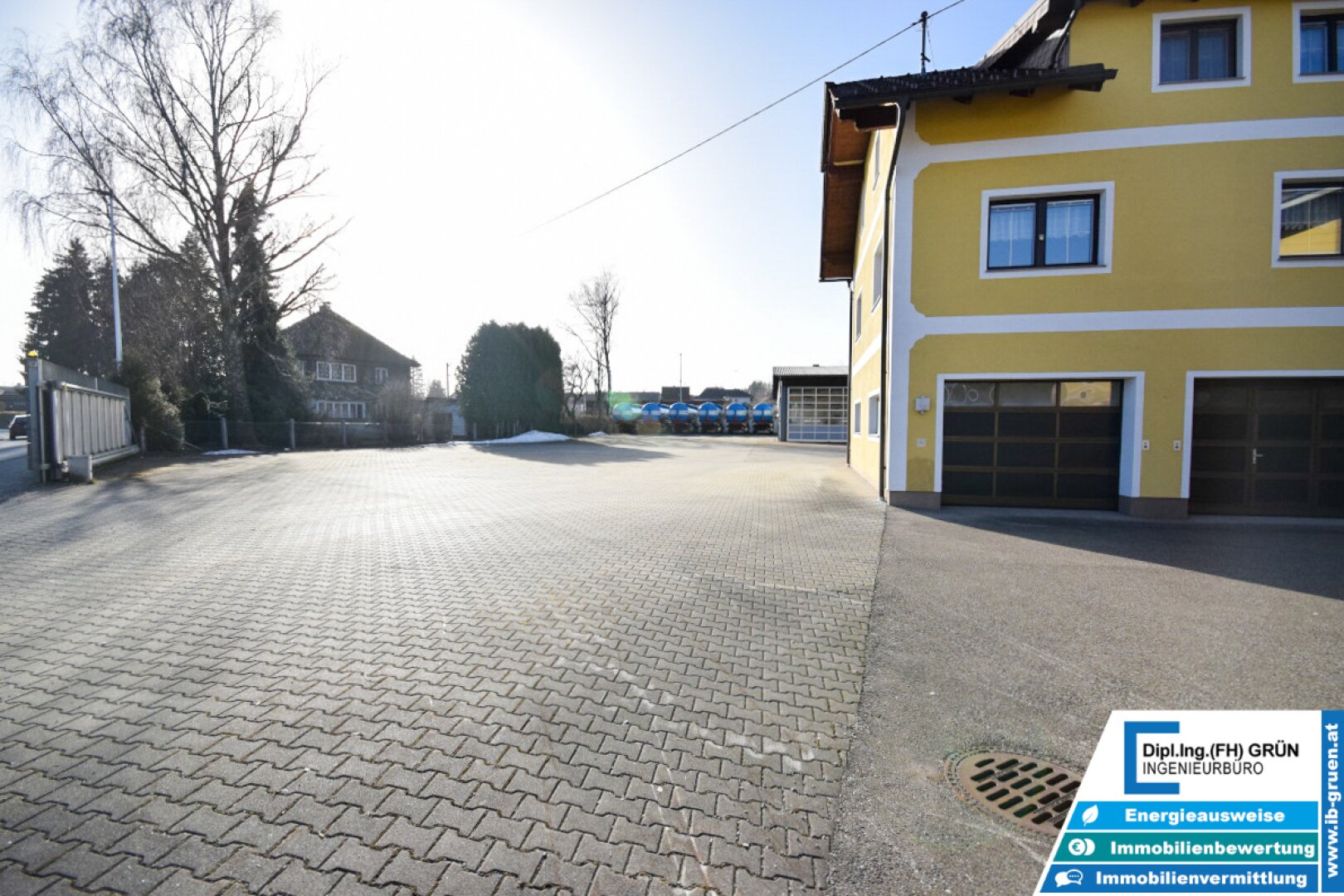 7133m² Betriebsliegenschaft - Betriebshalle, Wohnhäuser, Büro, Garagen, Betriebstankstelle, Baugrund - Projekt für große Arbeiterunterkunft