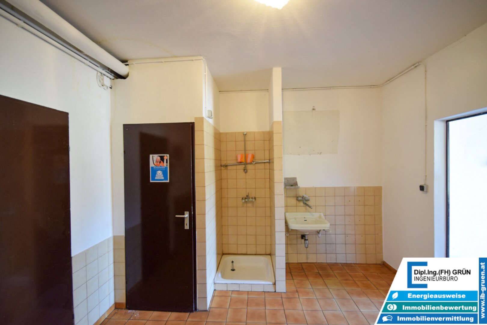 7133m² Betriebsliegenschaft - Betriebshalle, Wohnhäuser, Büro, Garagen, Betriebstankstelle, Baugrund - Projekt für große Arbeiterunterkunft