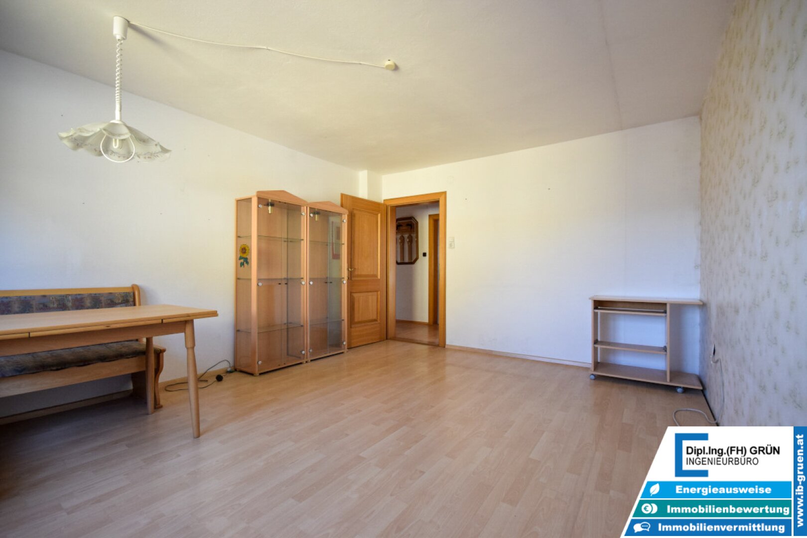 7133m² Betriebsliegenschaft - Betriebshalle, Wohnhäuser, Büro, Garagen, Betriebstankstelle, Baugrund - Projekt für große Arbeiterunterkunft