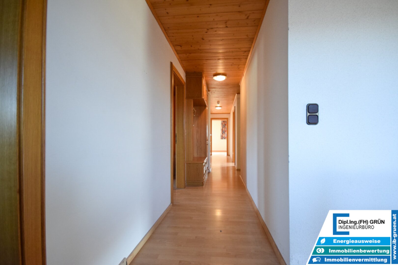 7133m² Betriebsliegenschaft - Betriebshalle, Wohnhäuser, Büro, Garagen, Betriebstankstelle, Baugrund - Projekt für große Arbeiterunterkunft