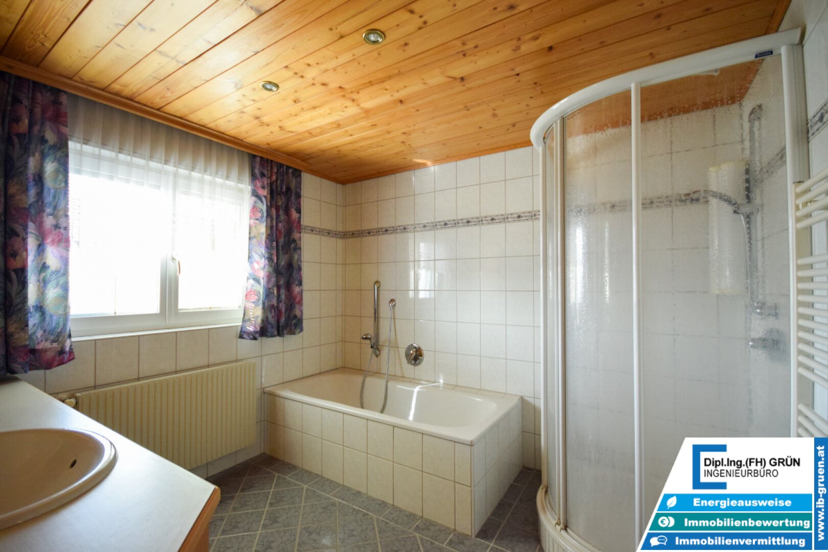 7133m² Betriebsliegenschaft - Betriebshalle, Wohnhäuser, Büro, Garagen, Betriebstankstelle, Baugrund - Projekt für große Arbeiterunterkunft