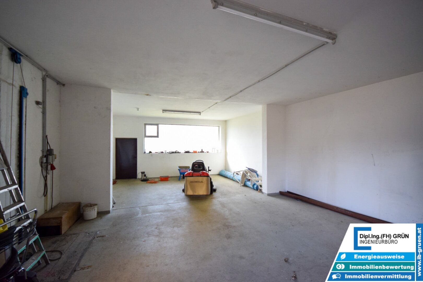 7133m² Betriebsliegenschaft - Betriebshalle, Wohnhäuser, Büro, Garagen, Betriebstankstelle, Baugrund - Projekt für große Arbeiterunterkunft