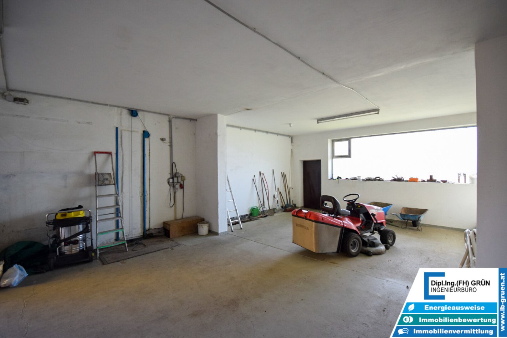 7133m² Betriebsliegenschaft - Betriebshalle, Wohnhäuser, Büro, Garagen, Betriebstankstelle, Baugrund - Projekt für große Arbeiterunterkunft