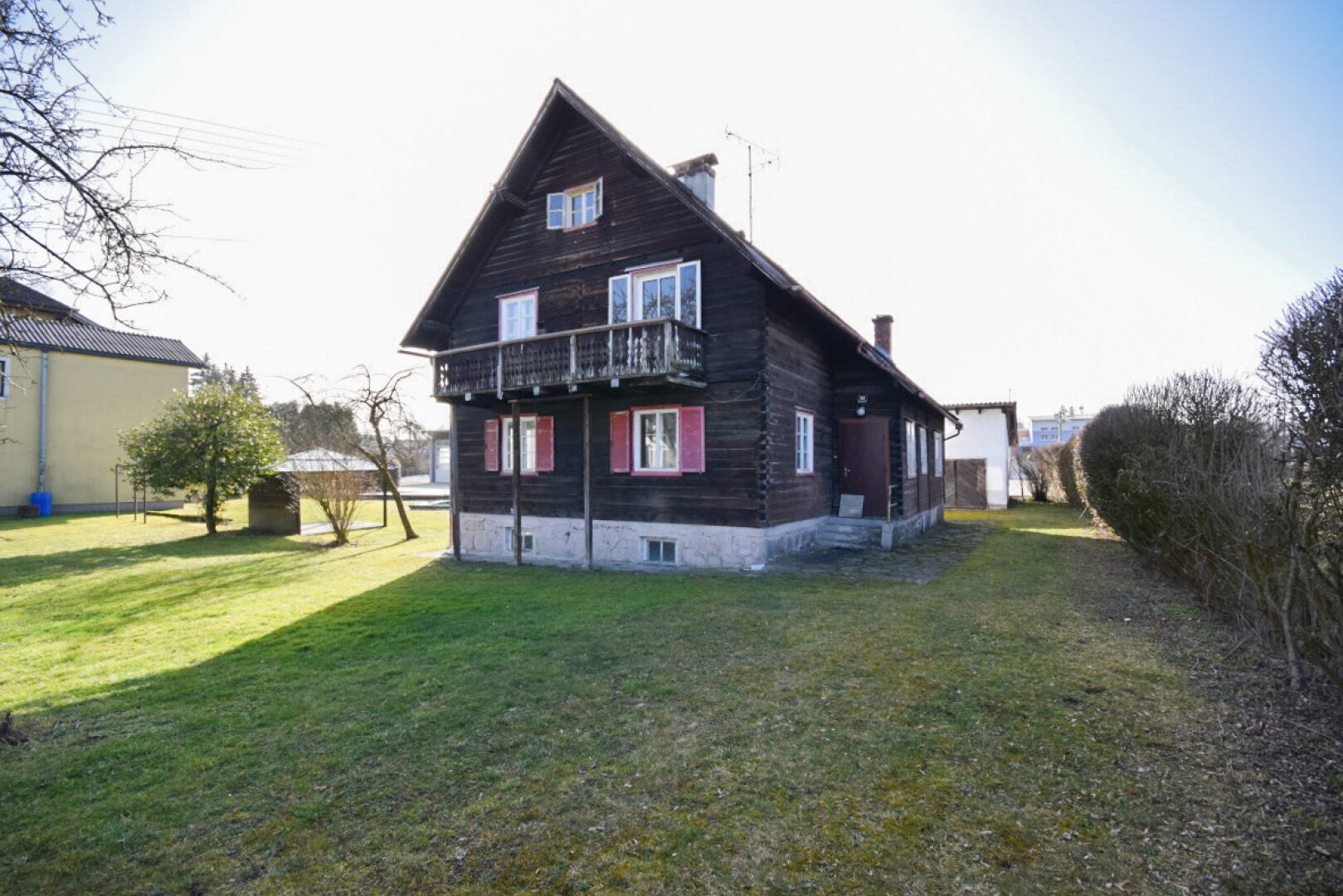 7133m² Betriebsliegenschaft - Betriebshalle, Wohnhäuser, Büro, Garagen, Betriebstankstelle, Baugrund - Projekt für große Arbeiterunterkunft