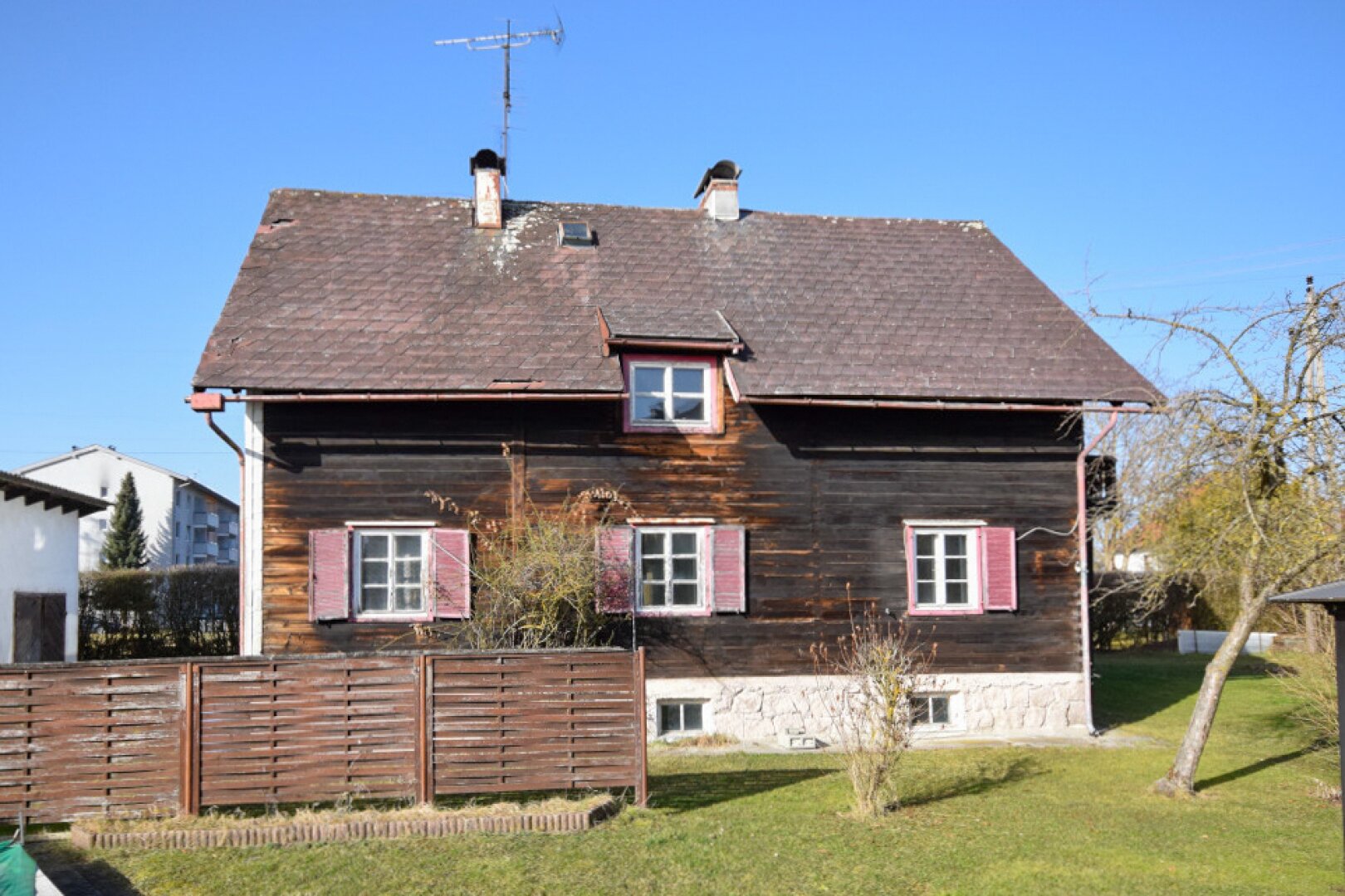 7133m² Betriebsliegenschaft - Betriebshalle, Wohnhäuser, Büro, Garagen, Betriebstankstelle, Baugrund - Projekt für große Arbeiterunterkunft